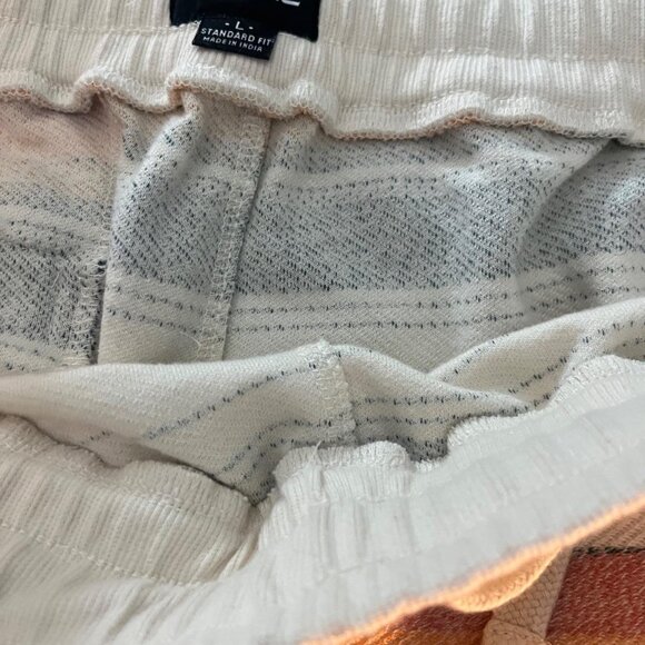 O'Neill Large Short - Mens - Picture 2 of 2